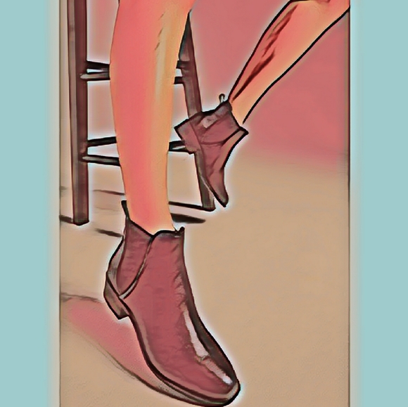 Timeless Chic Steve Madden Cognac Leather Chelsea Boots - Picture 2 of 7